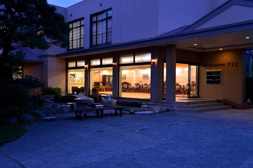 Sado Green Hotel Kiraku Buitenkant foto